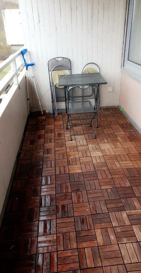 Sehr Schoene Drei Zimmer Deluex Wohnung In 진델핑겐 외부 사진