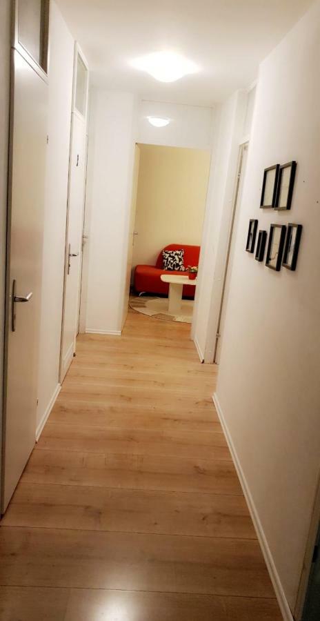 Sehr Schoene Drei Zimmer Deluex Wohnung In 진델핑겐 외부 사진