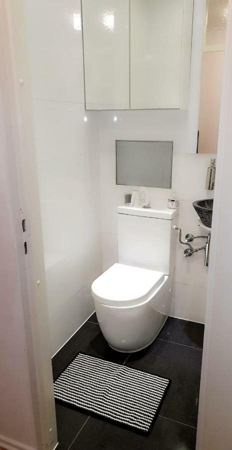 Sehr Schoene Drei Zimmer Deluex Wohnung In 진델핑겐 외부 사진